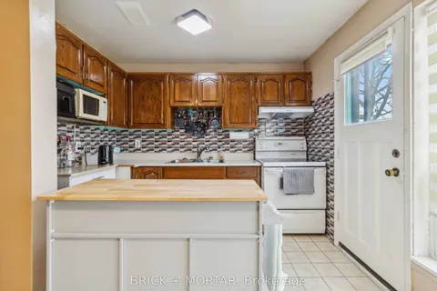3074 Merritt Avenue, Mississauga, ON L4T 1P2