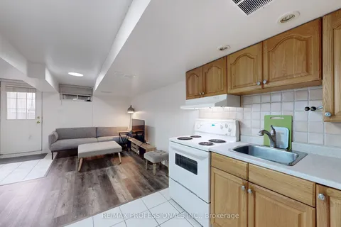30 Osler Street, Toronto, ON M6P 4A2