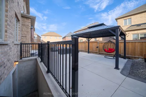 5 Carl Finlay Drive, Brampton, ON L6P 4G4