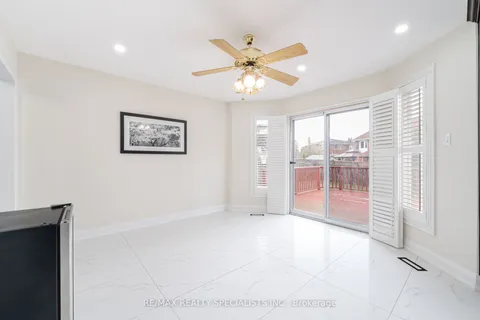 2088 Kempton Park Drive, Mississauga, ON L5M 2Y9