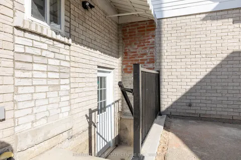 7 Markham Street, Brampton, ON L6S 3P2