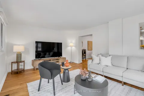 60 Shaver Avenue, Toronto, ON M9B 4N4