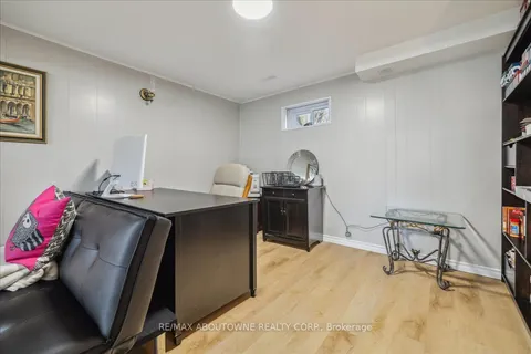 2430 Cavendish Drive, Burlington, ON L7P 3B9