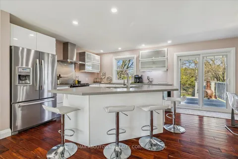 2430 Cavendish Drive, Burlington, ON L7P 3B9