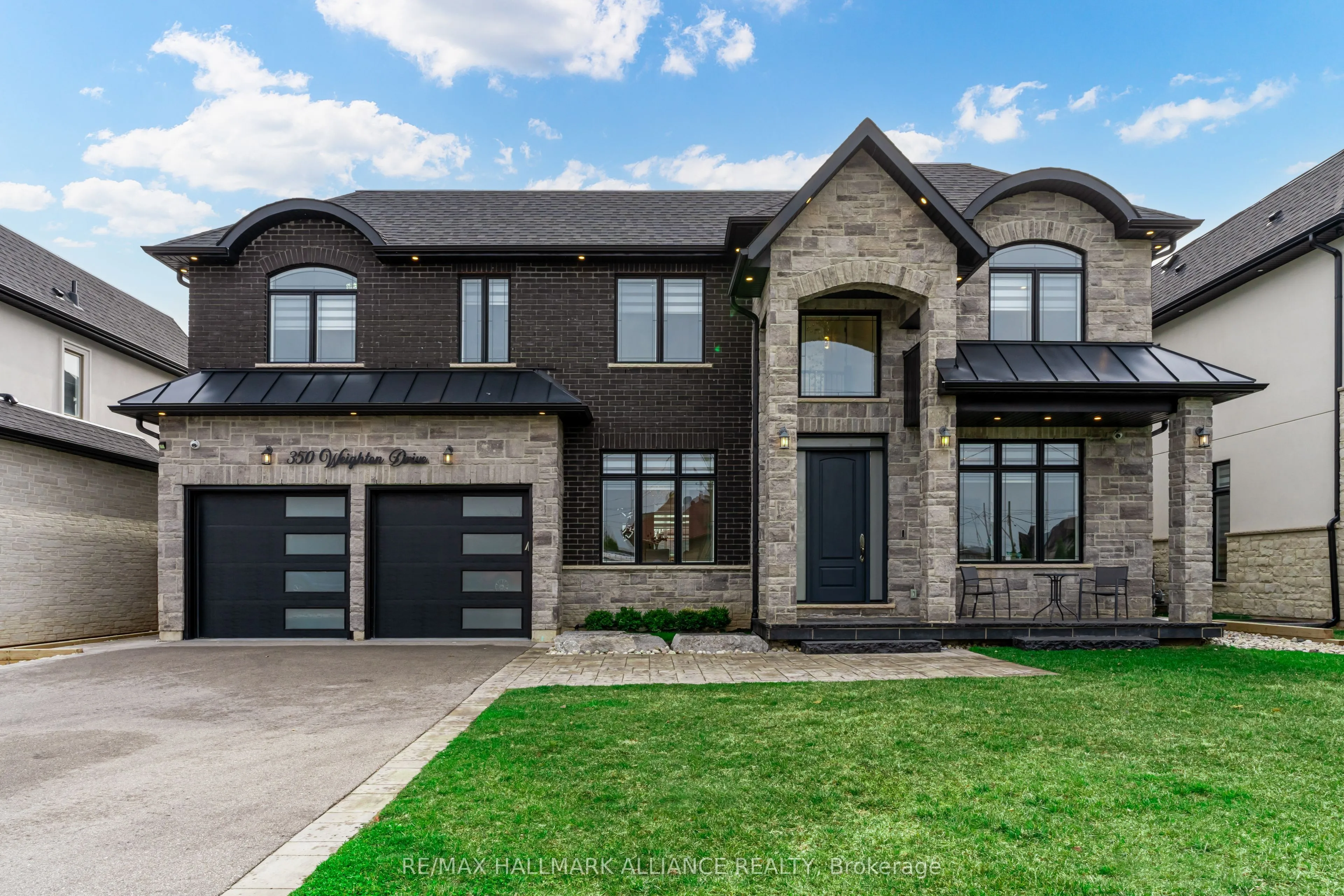350 Weighton Drive, Oakville, ON L6K 2R4