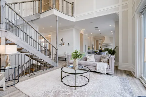 350 Weighton Drive, Oakville, ON L6K 2R4