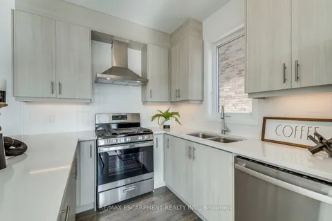 3262 Crystal Drive, Oakville, ON L6M 4K1