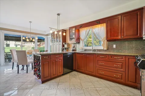 4053 Cabot Trail, Mississauga, ON L5L 3K2