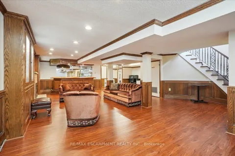 4053 Cabot Trail, Mississauga, ON L5L 3K2