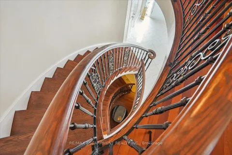 4053 Cabot Trail, Mississauga, ON L5L 3K2