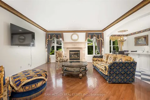 727 Merlot Court, Mississauga, ON L5H 4M4