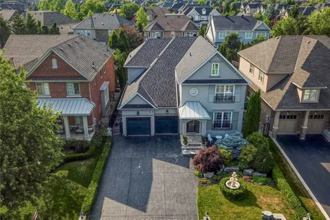 727 Merlot Court, Mississauga, ON L5H 4M4