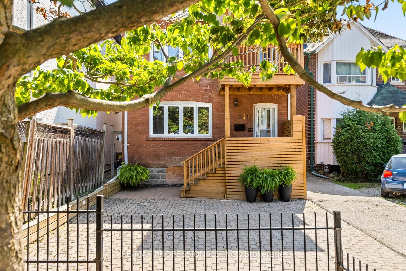 259 Garden Avenue, Toronto, ON M6R 1J4