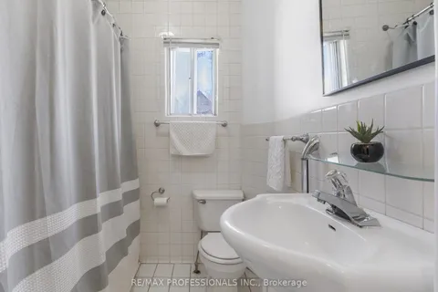 259 Garden Avenue, Toronto, ON M6R 1J4