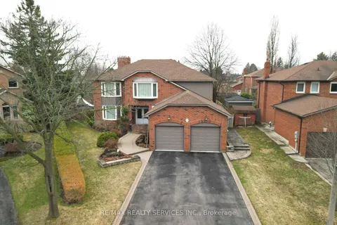 15 Brookbank Court, Brampton, ON L6Z 3G4