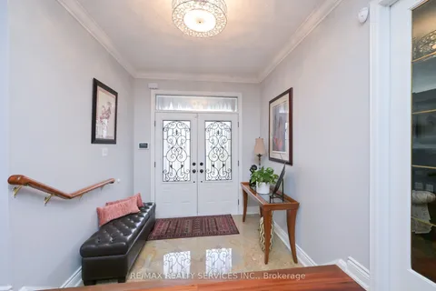 15 Brookbank Court, Brampton, ON L6Z 3G4