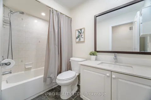 803 Khan Crescent, Mississauga, ON L5V 2R2
