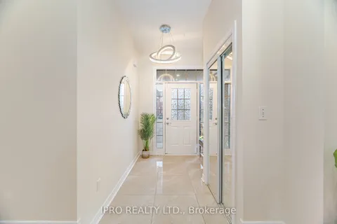 803 Khan Crescent, Mississauga, ON L5V 2R2