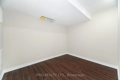 803 Khan Crescent, Mississauga, ON L5V 2R2