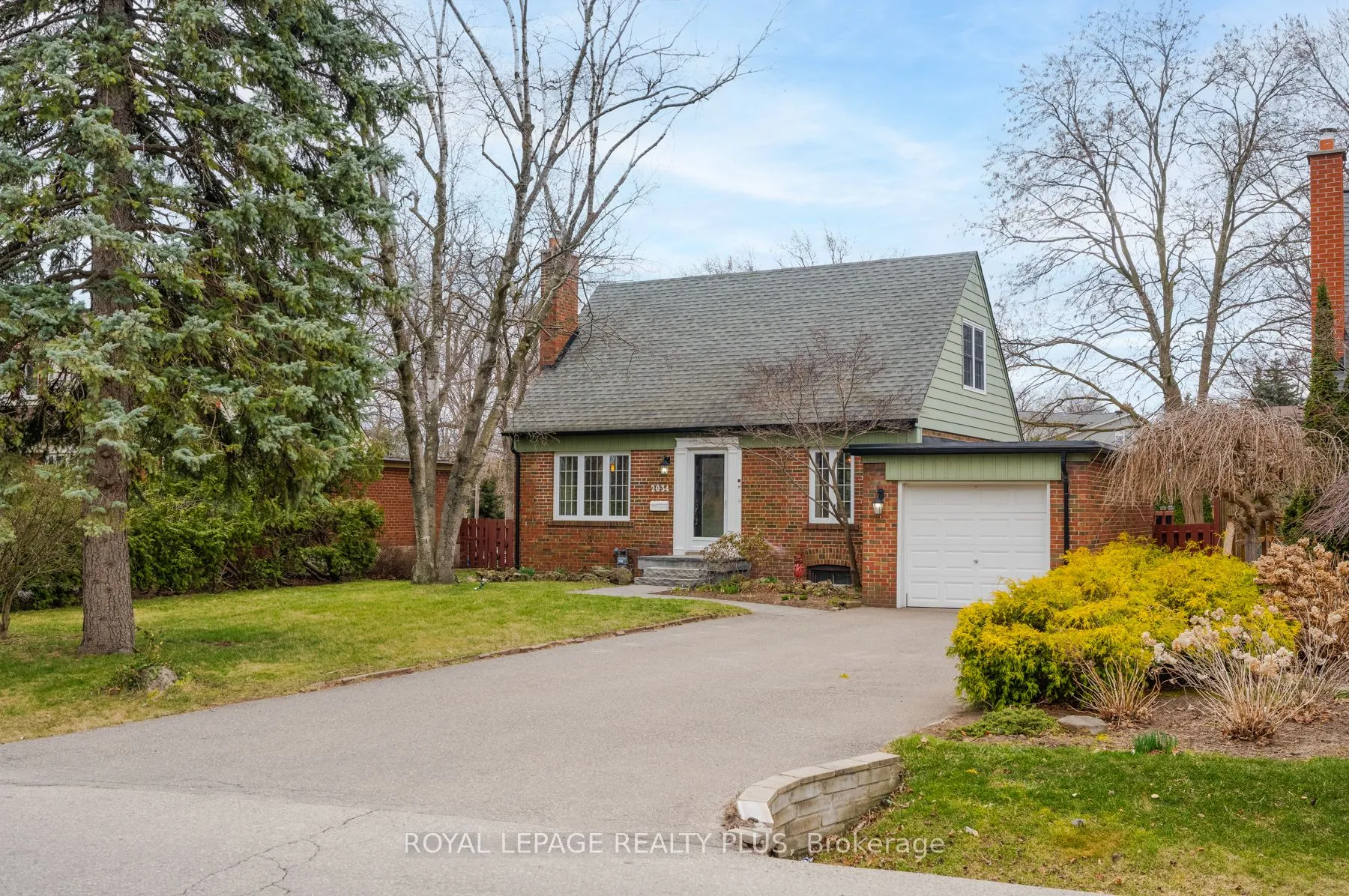 2034 Harvest Drive, Mississauga, ON L4Y 1T6