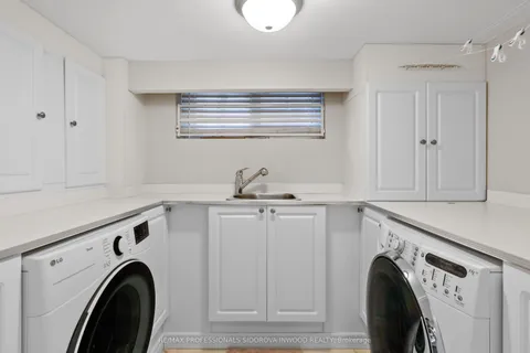 6 Grenadier Heights, Toronto, ON M6S 2W6
