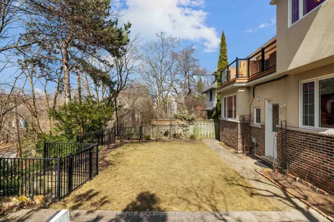 6 Grenadier Heights, Toronto, ON M6S 2W6
