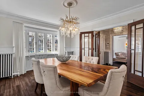 6 Grenadier Heights, Toronto, ON M6S 2W6