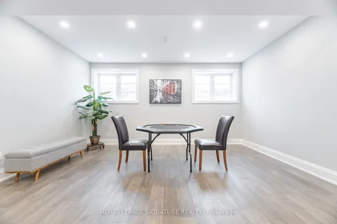 404 Ellen Davidson Drive, Oakville, ON L6M 0Y7