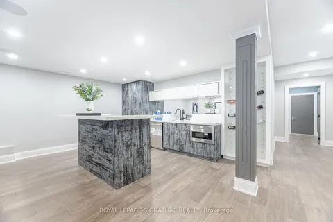 404 Ellen Davidson Drive, Oakville, ON L6M 0Y7