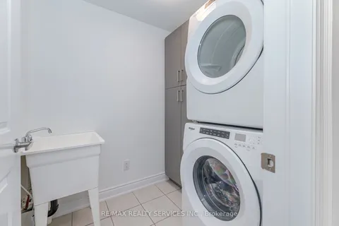 80 Daisy Avenue, Toronto, ON M8W 0B7