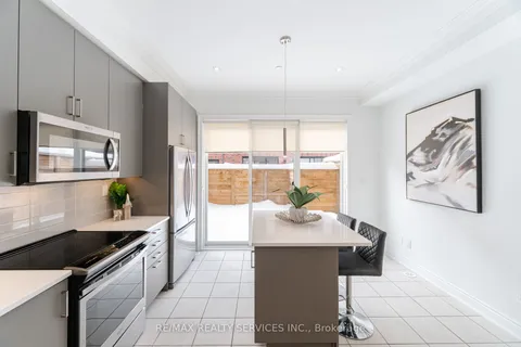 80 Daisy Avenue, Toronto, ON M8W 0B7
