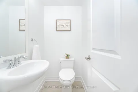 80 Daisy Avenue, Toronto, ON M8W 0B7