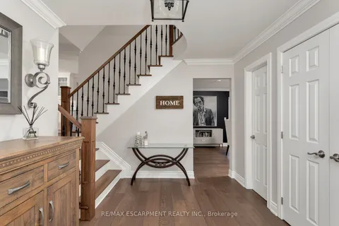 2119 Agincourt Crescent, Burlington, ON L7P 1P3
