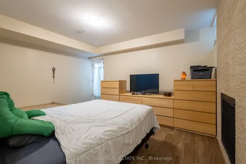 35A Broadview Avenue, Mississauga, ON L5H 2S8