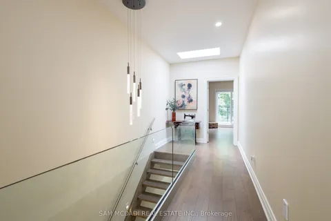 35A Broadview Avenue, Mississauga, ON L5H 2S8
