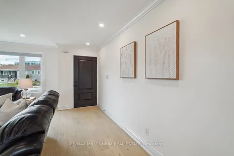 24 Renshaw Street, Toronto, ON M3M 2C8