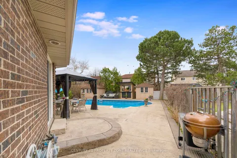 42 Montcalm Place, Brampton, ON L6S 2X6