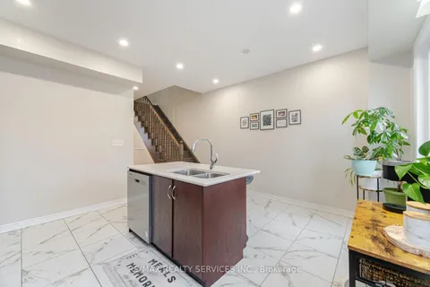 1410 Granrock Crescent, Mississauga, ON L5V 0E1