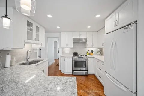 39 South Kingslea Drive, Toronto, ON M8Y 2A4