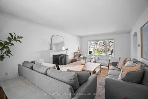 39 South Kingslea Drive, Toronto, ON M8Y 2A4