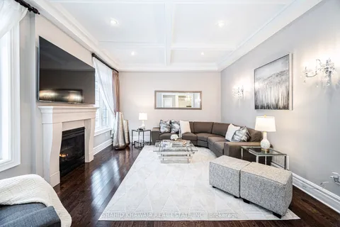 155 Hoey Crescent, Oakville, ON L6M 0X1