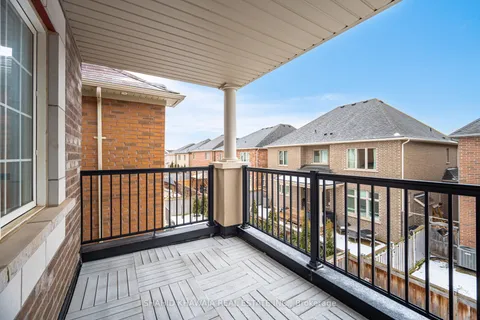 155 Hoey Crescent, Oakville, ON L6M 0X1