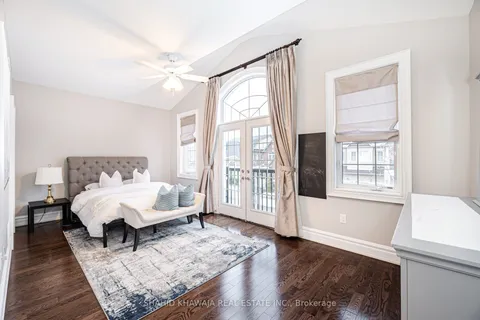 155 Hoey Crescent, Oakville, ON L6M 0X1