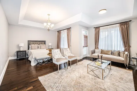 155 Hoey Crescent, Oakville, ON L6M 0X1