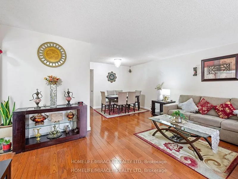 3684 Ellengale Drive, Mississauga, ON L5C 1Z7