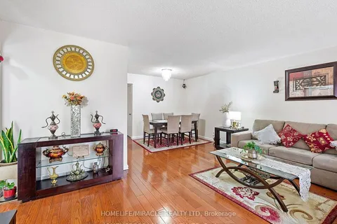 3684 Ellengale Drive, Mississauga, ON L5C 1Z7
