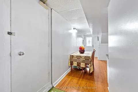 3684 Ellengale Drive, Mississauga, ON L5C 1Z7
