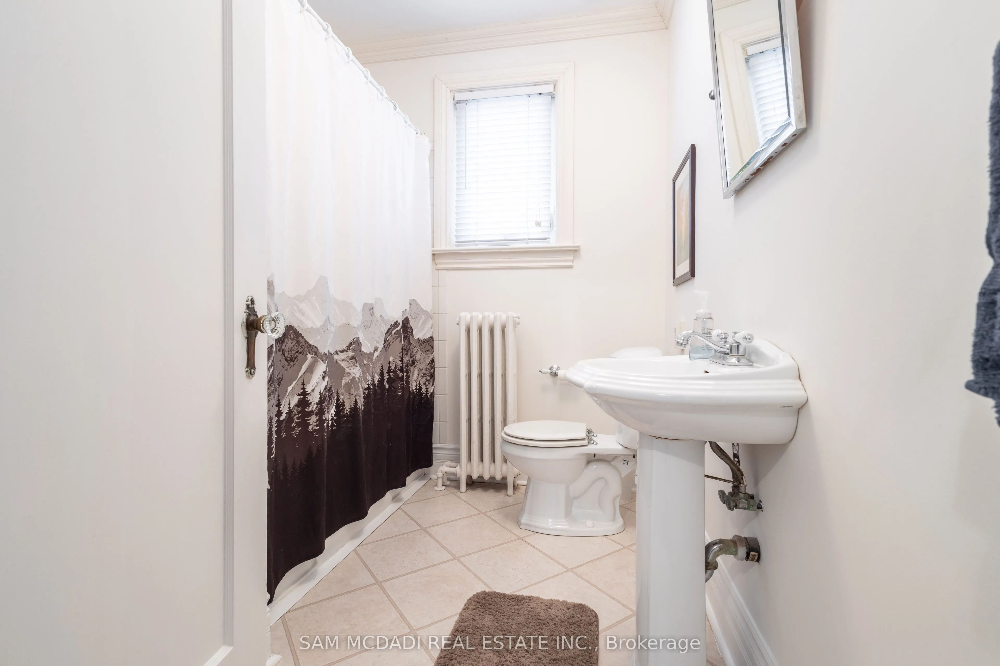 11 Brant Avenue, Mississauga, ON L5G 3N9