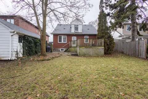 11 Brant Avenue, Mississauga, ON L5G 3N9