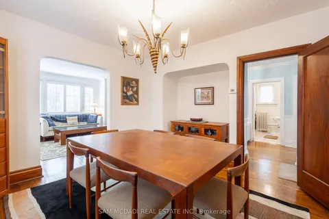 11 Brant Avenue, Mississauga, ON L5G 3N9